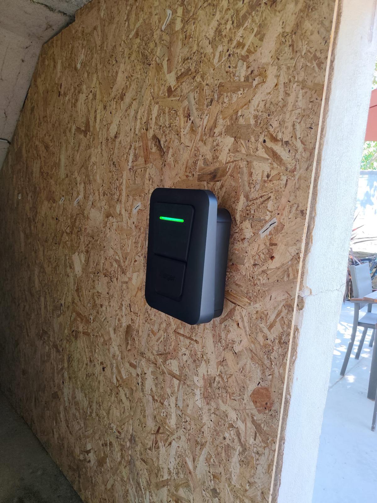 Installation d'une borne de recharge par un électricien qualifié IRVE